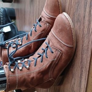 Tommy Hilfiger Twevie leather ankle boots. EUC, 7.5M